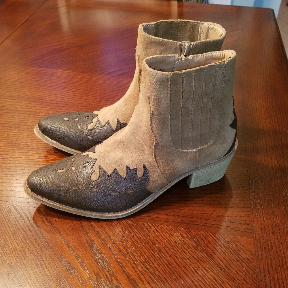 Coconuts by Matisse Roy Western Bootie size 9 NWOT